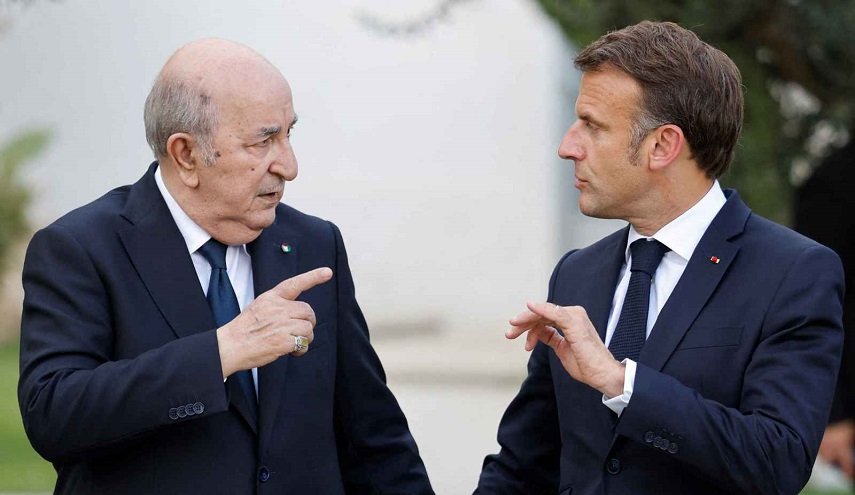 فرنسا تطرد دبلوماسيين جزائريين ردا على قرار مماثل من الجزائر