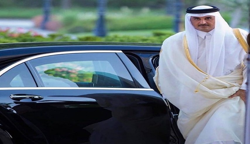 أمير قطر يغادر قمة بغداد دون القاء كلمة ومسؤول عراقي يكشف السبب