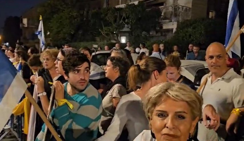 خانواده‌های اسرای صهیونیست: عملیات «ارابه‌های گدعون» جان اسرا را تیز تهدید می‌کند