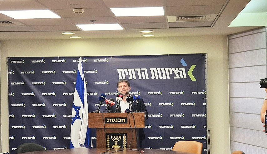 وزير مالية الإحتلال: سيدخل الحد الأدنى من الطعام والأدوية إلى غزة