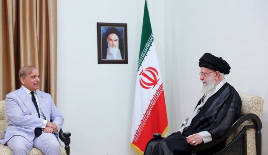 نخست وزیر پاکستان با رهبر انقلاب دیدار کرد