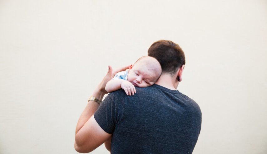 ملامح وجه الأب قد يحدد جنس المولود الأول!