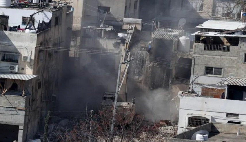 إخطار الاحتلال بهدم 58 مبنى سكنيا في مخيم طولكرم
