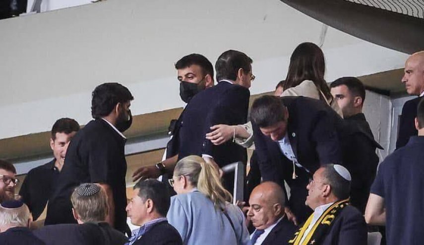 فرار رئیس رژیم صهیونیستی از ورزشگاه پس از حمله موشکی یمن
