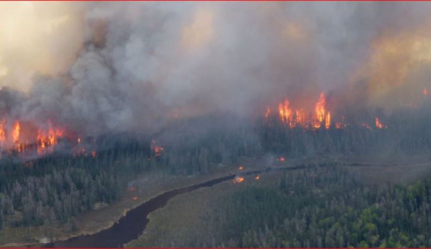 آتش سوزی جنگل‌های کانادا هزاران نفر را مجبور به ترک خانه‌های خود کرد