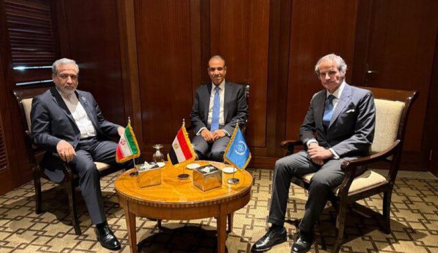 غروسي يلتقي عراقجي في القاهرة