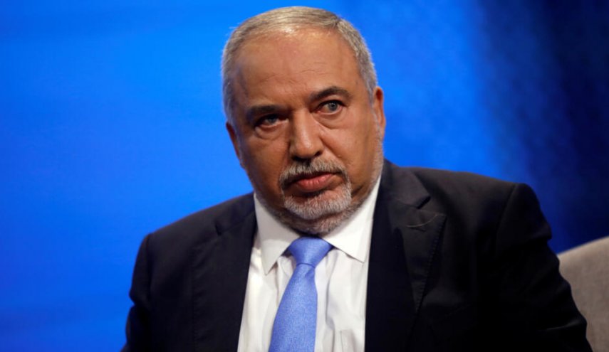 ليبرمان يفضح مخطط نتنياهو الخطير بغزة: تسليح 