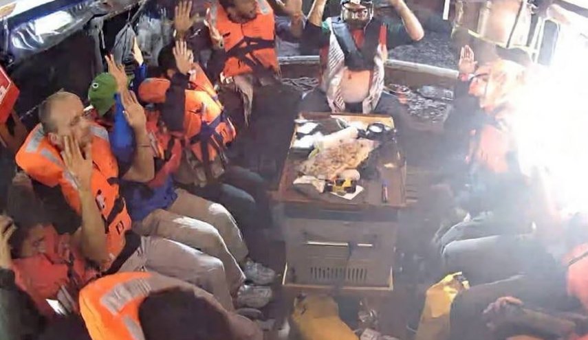 رژیم صهیونیستی با حمله به کشتی مادلین، فعالان رفع محاصره غزه را بازداشت کرد+  ویدیو و واکنش های جهانی