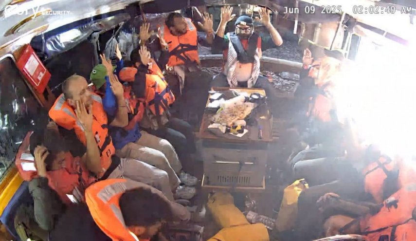 فرانسوی‌ها در اعتراض به توقیف کشتی «مادلین» به خیابان‌ها آمدند+فیلم
