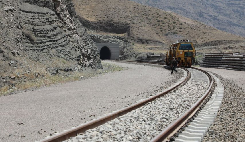 توقيع بروتوكول للتعاون بين ايران وتركمانستان واوزبكستان لتطوير النقل السككي