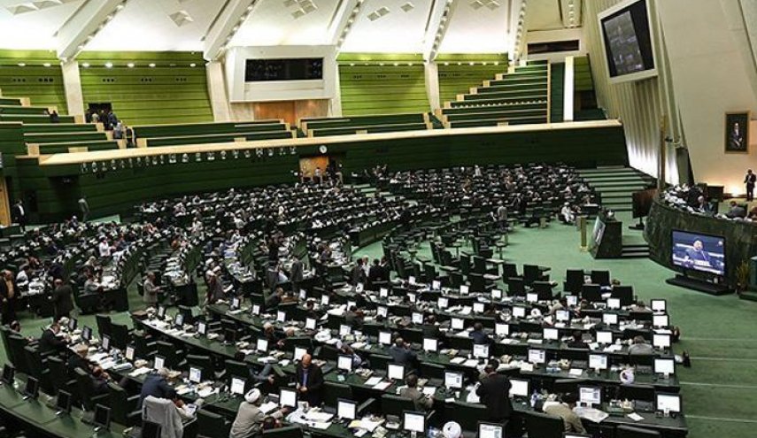 مجلس پا به پای نیرو‌های مسلح ایستاده است
