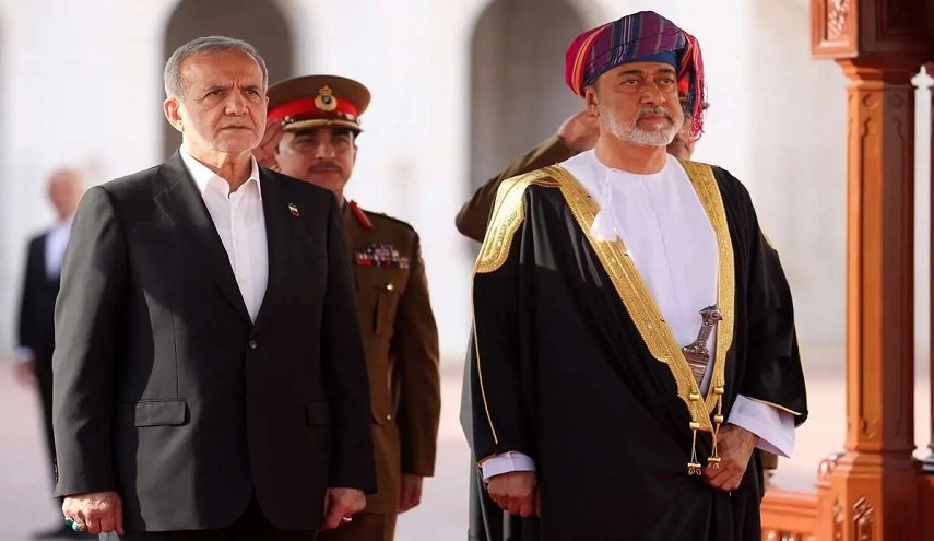 بزشكيان لسلطان عمان: لا نسعى إلى المواجهة ونعتبر دول المنطقة إخوة لنا
