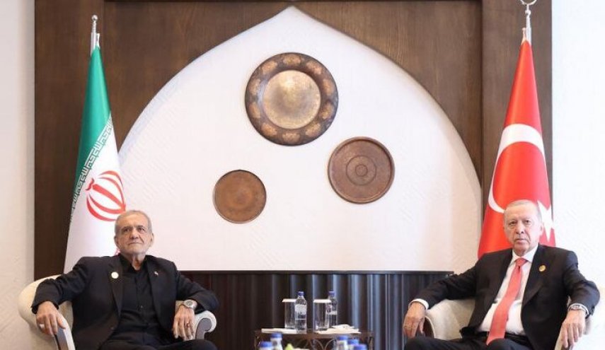 بزشكيان يلتقي أردوغان في هامش قمة ايكو