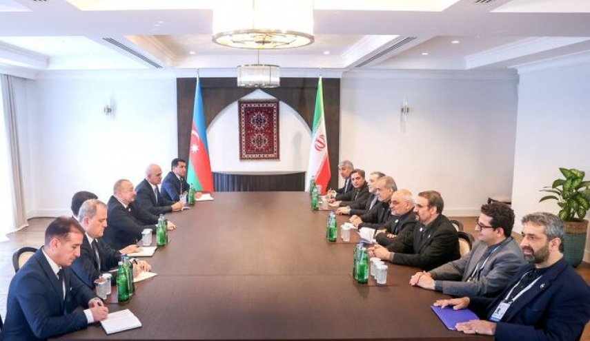 دیدار و گفت‌وگوی پزشکیان و الهام علی اف در حاشیه اجلاس اکو