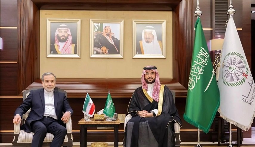 عراقجي يبحث مع وزير الدفاع السعودي القضايا الثنائية وتطورات المنطقة