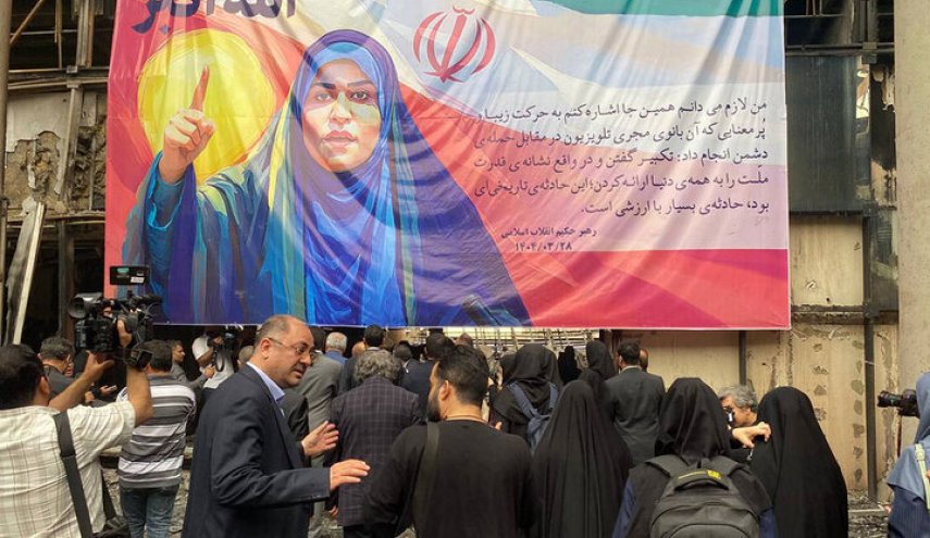 بالصور.. سفراء أجانب يتفقدون مبنى هيئة الإذاعة والتلفزيون الإيرانية