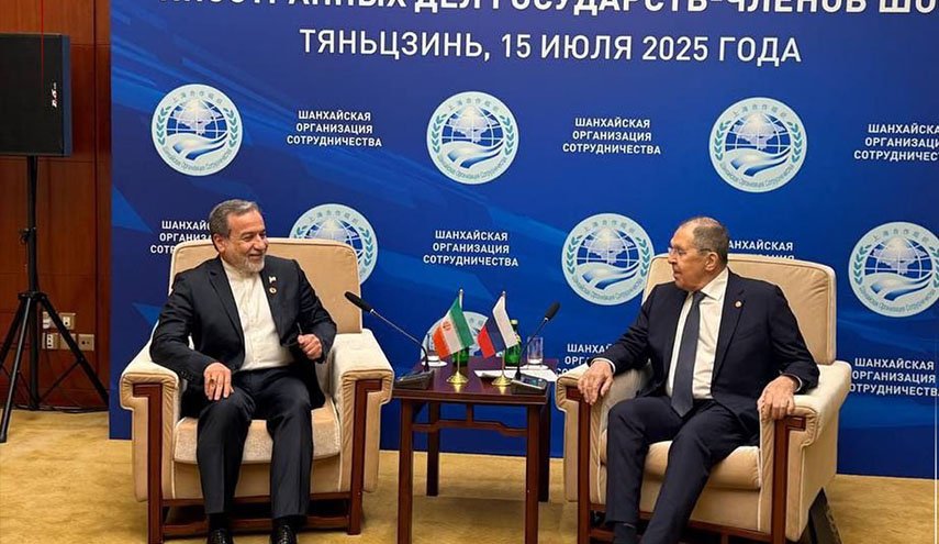 وزير الخارجية الإيراني يلتقي نظيره الروسي في الصين