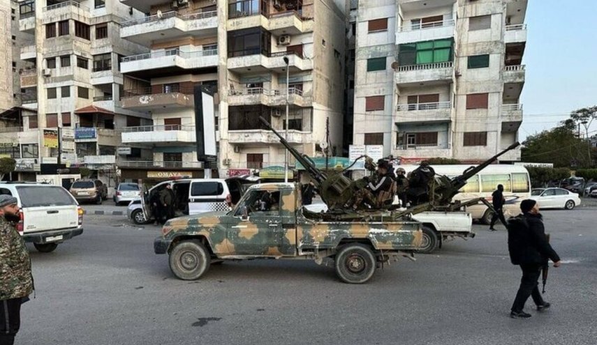 تداوم تنش‌های نظامی در جنوب سوریه/ منع آمد و شد در شهر السویدا برقرار شد