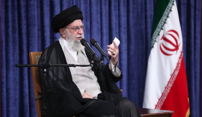 رهبر انقلاب: خداوند نصرت ملت ایران را تضمین کرده است/ مهمترین وظیفه، حفظ اراده و اتحاد عظیم ملی است