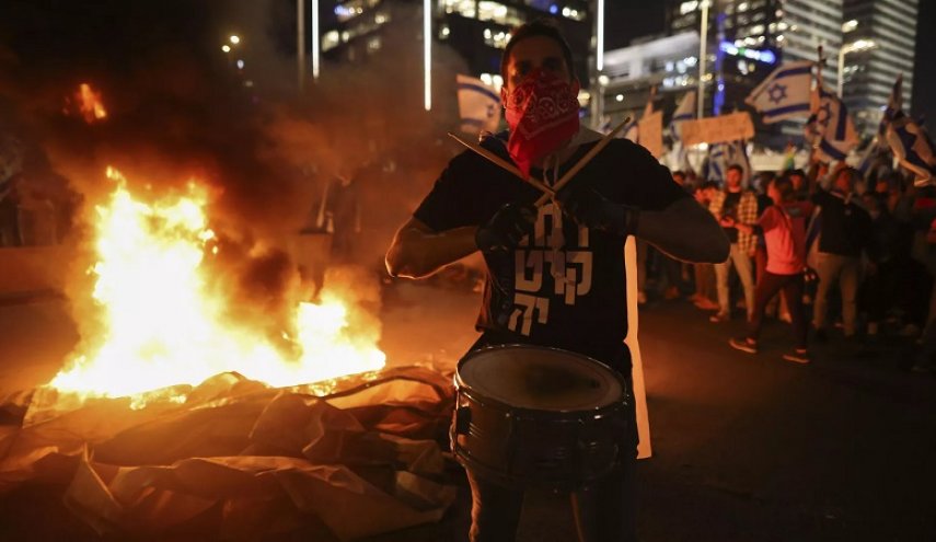 عائلات المحتجزين: نتنياهو يجرنا إلى حرب أبدية ويقوض إرادة الشعب