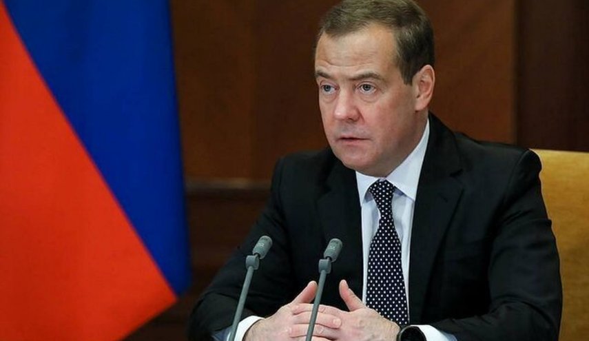 مدودف: روسیه باید به فاصله‌گیری از اتحادیه اروپا ادامه دهد