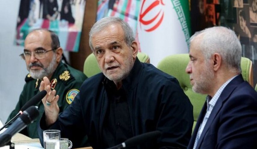 الرئيس الايراني: الشعب خيب أمل الأعداء خلال الحرب المفروضة