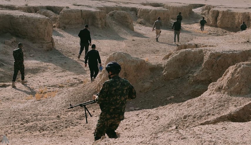 الحشد الشعبي يكشف أوكارا وعبوات ناسفة قرب الحدود العراقية السورية