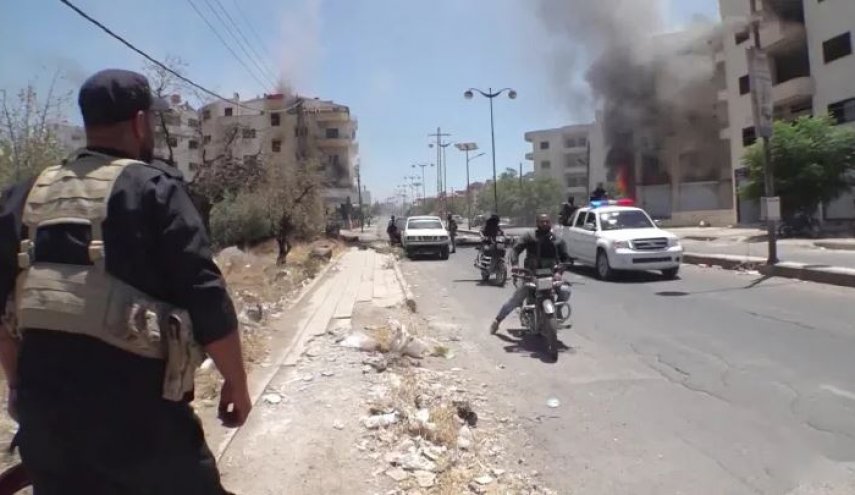 بالزي العسكري.. مسلحون للعشائر يخرقون الهدنة بريف السويداء
