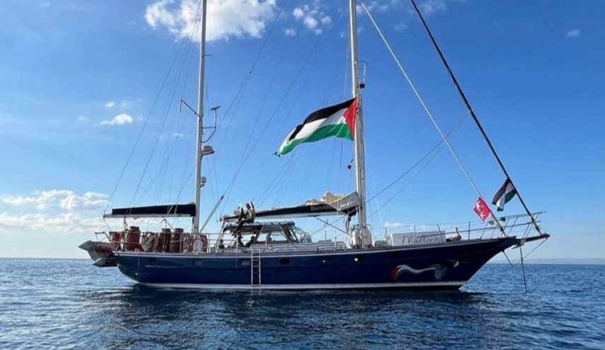 فعالان کشتی حنظله: به سواحل غزه نزدیک می‌شویم / شب گذشته 30 پهپاد بر فراز کشتی پرواز کرد