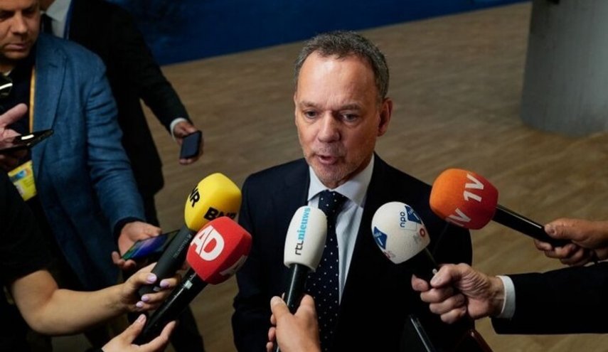 وزير خارجية هولندا يستدعي سفير الإحتلال ويطالبه بوقف الكارثة في غزة
