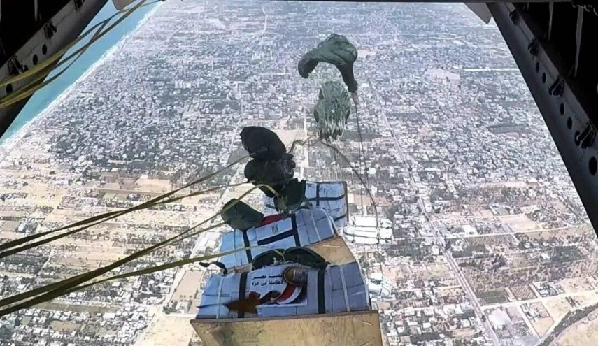 4 طائرات نقل عسكرية تسقط أطنان من المساعدات على غزة 