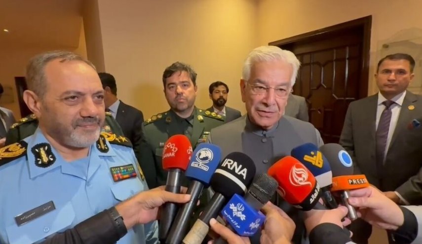 وزیر دفاع پاکستان: خواستار مشارکت بادوام با ایران برای صلح منطقه‌ای هستیم
