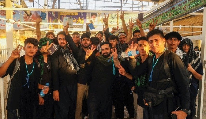 مهران در اوج ترافیک اربعین/ تردد ۷۶۰هزار زائر از مرز/ ساماندهی ترافیکی مسیرها