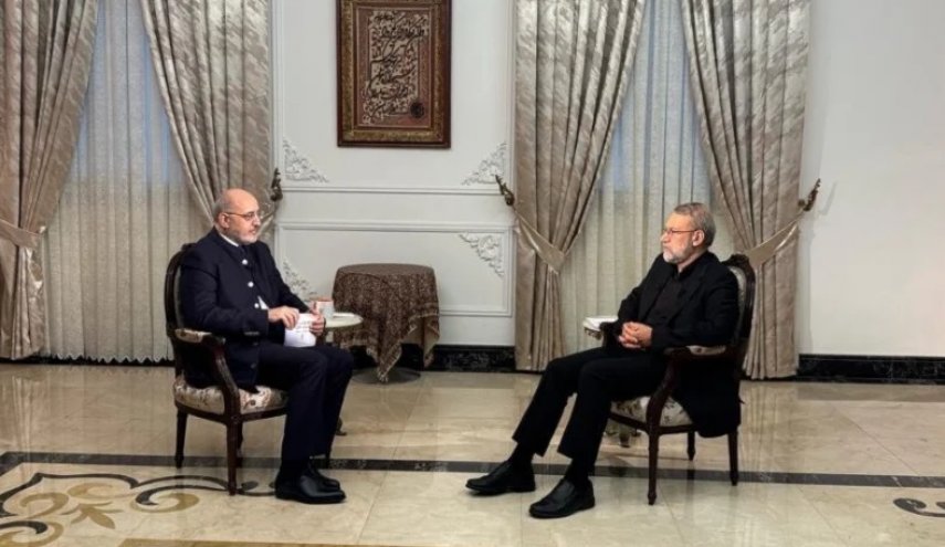 لاریجانی: در مقابل تئوری تسلیم یا جنگ، مذاکره بی‌فایده است
