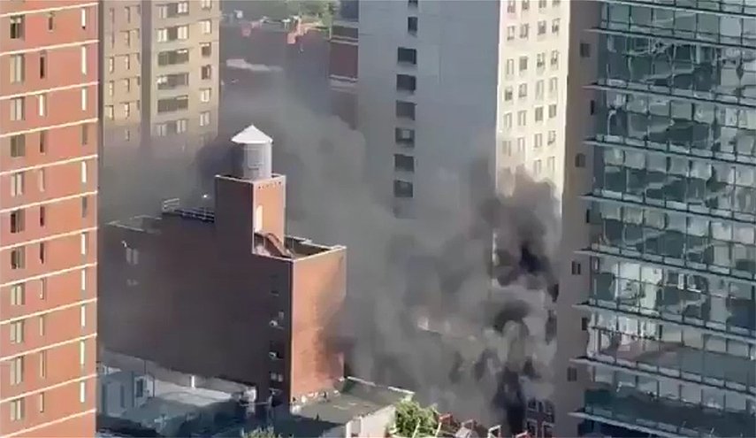 انفجار كبير يهز مانهاتن واشتعال نيران على سطح أحد البنايات