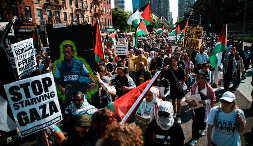 هزاران نفر در نیویورک خواستار پایان گرسنگی مردم غزه شدند
