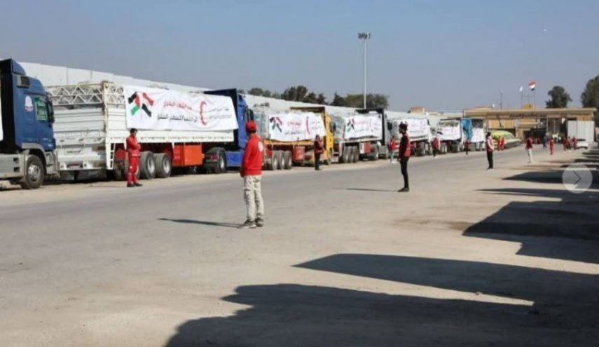 صف طولانی کامیون‌ها در انتظار ورود به غزه