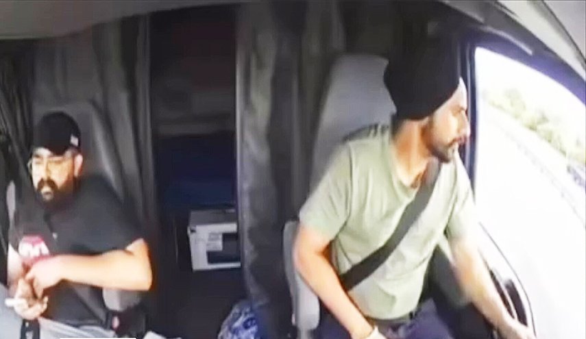 مناكفات 'ديمقراطية - جمهورية' إثر حادث مروري لسائق شاحنة أجنبي