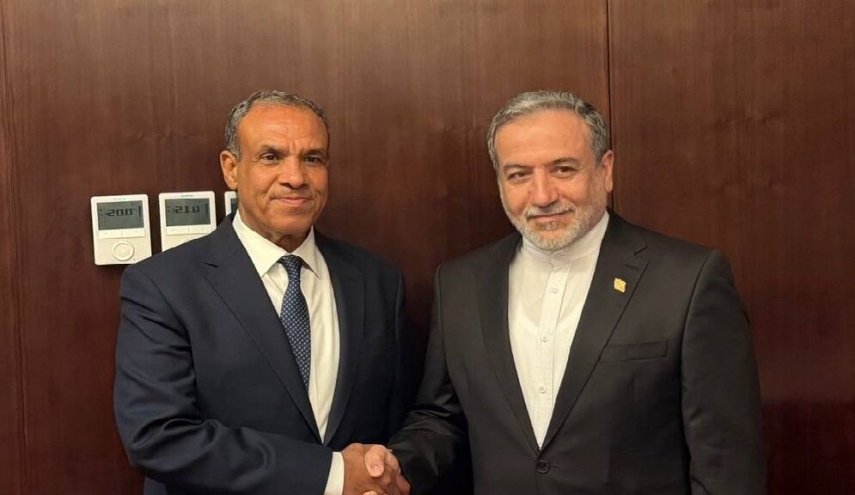 وزيرا خارجية إيران ومصر يؤكدان ضرورة مواصلة المشاورات للحفاظ على استقرار المنطقة