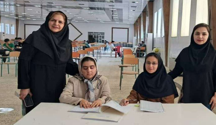 طالبة إيرانية كفيفة تحصد المرتبة الـ12 في القبول الوطني.. إليكم قصتها!