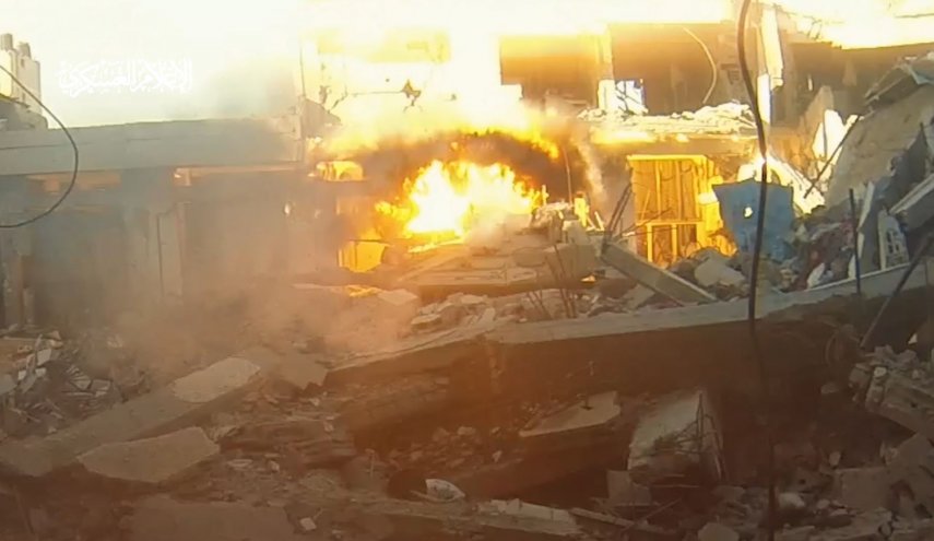 القسام تستهدف دبابةً وجرافةً للاحتلال في حيّ الزيتون جنوبَ غزة