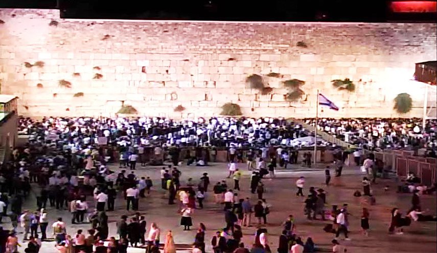 مئات المستوطنين يقتحمون ساحة البراق المحاذية للمسجد الأقصى