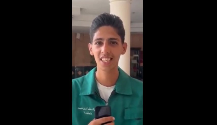 عامل نظافة إيراني يعيد حقيبة مليئة بالذهب ويصبح حديث الشارع