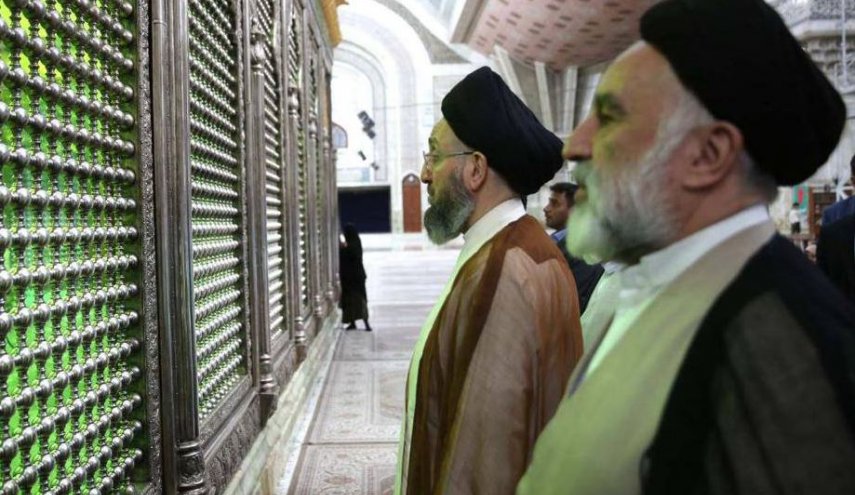 حضور حکیم در مرقد مطهر امام خمینی (ره) در آغاز سفر رسمی به تهران