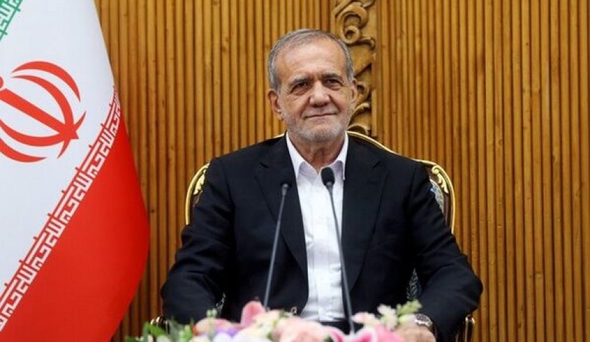 بزشكيان: مسؤولو البلاد يجعلون توصيات قائد الثورة نصب اعينهم