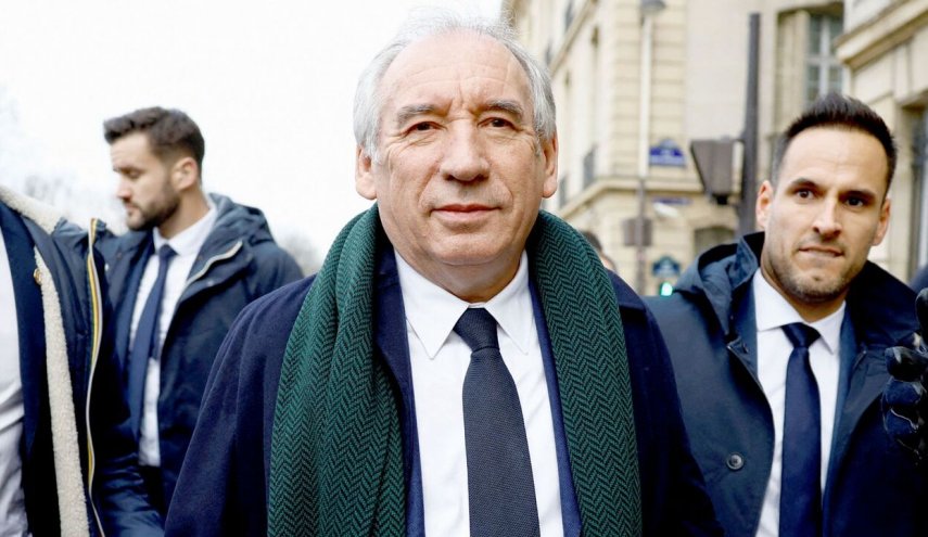 برای سومین بار ظرف در کمتر از یک سال دولت فرانسه سقوط کرد