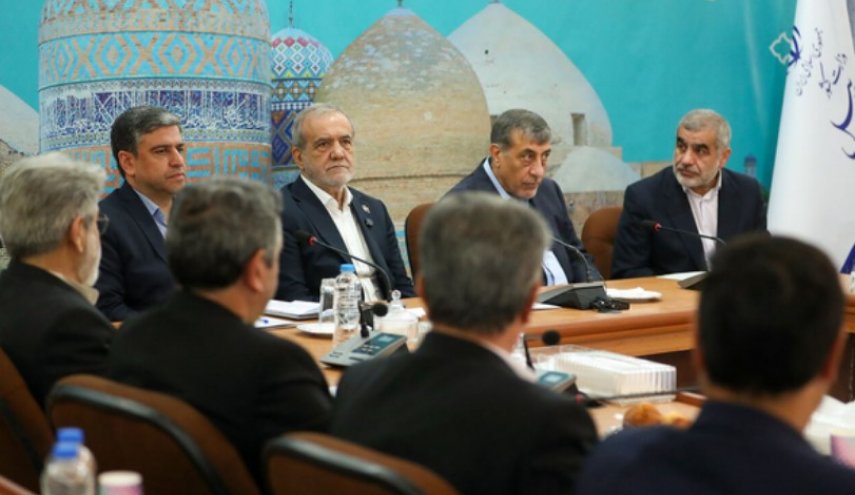 الرئيس بزشكيان: لا ينبغي أن يعتمد اقتصاد البلاد وتطورها على النفط فقط