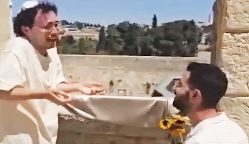 عند حائط البُراق.. زواج مثلي بين مستوطنَين اثنين يُثير غضبا