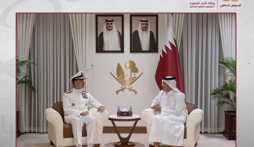 دیدار و گفت وگوی نخست وزیر قطر و فرمانده سنتکام در دوحه