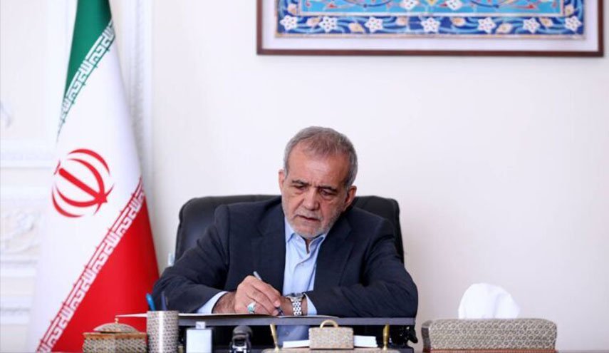 بزشكيان يهنئ بتتويج ايران بلقب بطولة العالم للمصارعة الحرة